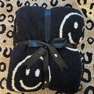 The Styled Collection Krista Horton black & white smiley face blanket reversible